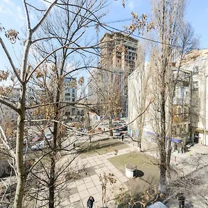 https://centre-911-flat.hotels-of-kiev.com